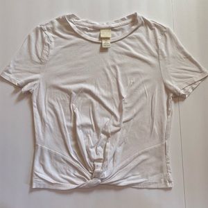 🌻6 for $20🌻 White h&m shirt with cross front